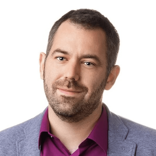 uśmiechający się przyjaźnie badacz Piotr Kaluba, właściciel Instytutu Czytelności